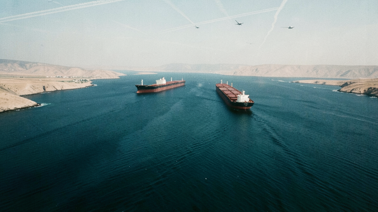 Hormuzský prieliv v ohni: Irán zaútočil na tankery, USA odvetili údermi na 80 cieľov