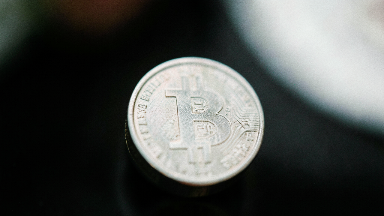 Bitcoin pod tlakom: SEC odložila Regulation Crypto, MSCI navrhuje možné vyradenie Strategy a Metaplanet