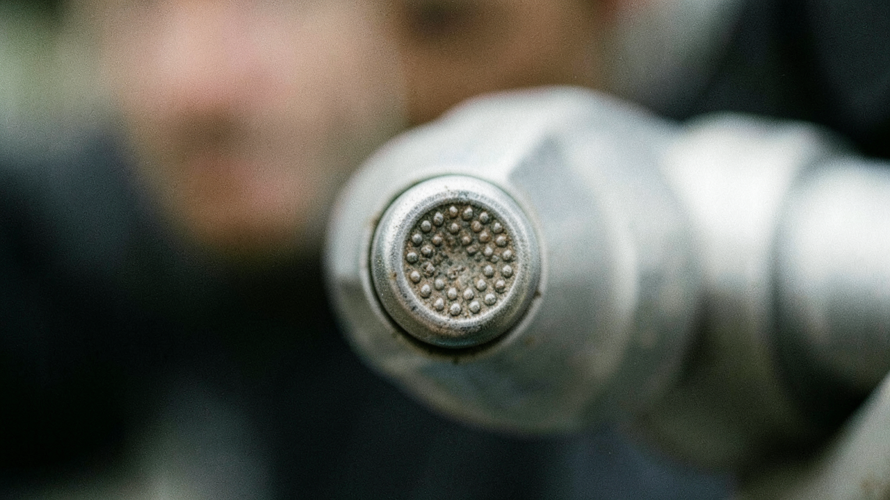 Marže na pumpách obmedzil strop 10 centov, plošné zlacnenie neisté