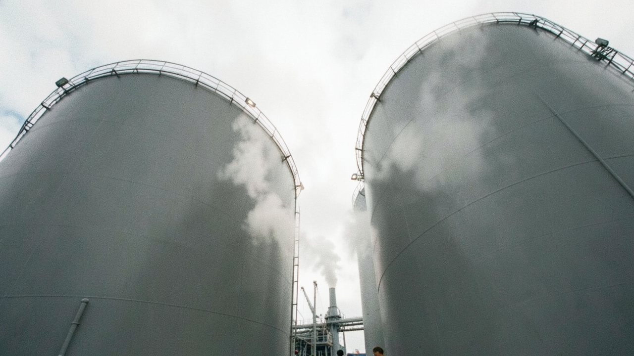 BP odhaduje čistý dlh na 13,5 až 14,5 mld. USD, odpisy majú dosiahnuť 3 až 4,5 mld. USD