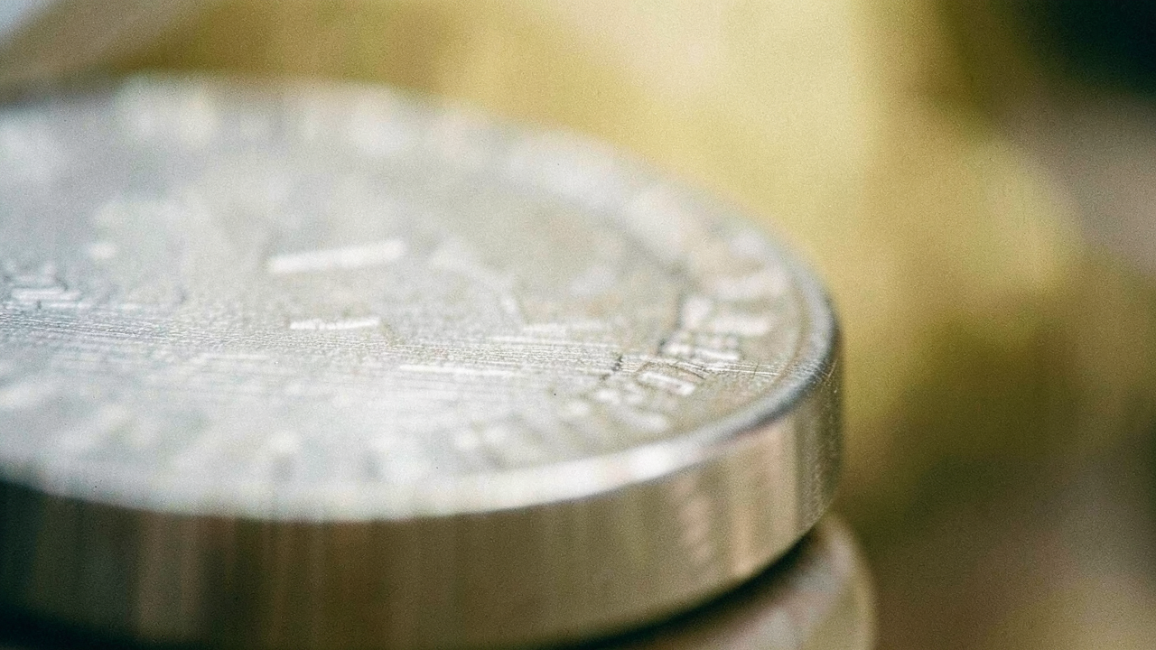 Bitcoin vstupuje do Uptobra po zisku 6,33 %, Fed však zvýšil sadzby