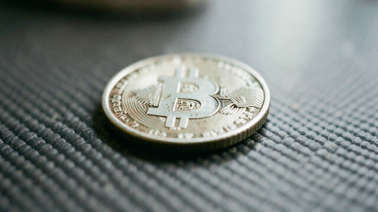 Kryptoaktíva vlastní okolo 6 % dospelých Slovákov, takmer pätina vlastníkov sa stala obeťou podvodu