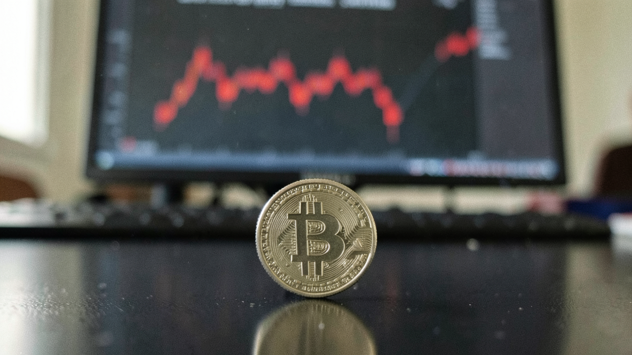 Bitcoin klesol pod 80 000 USD, ETF fondy však týždeň skončili v pluse