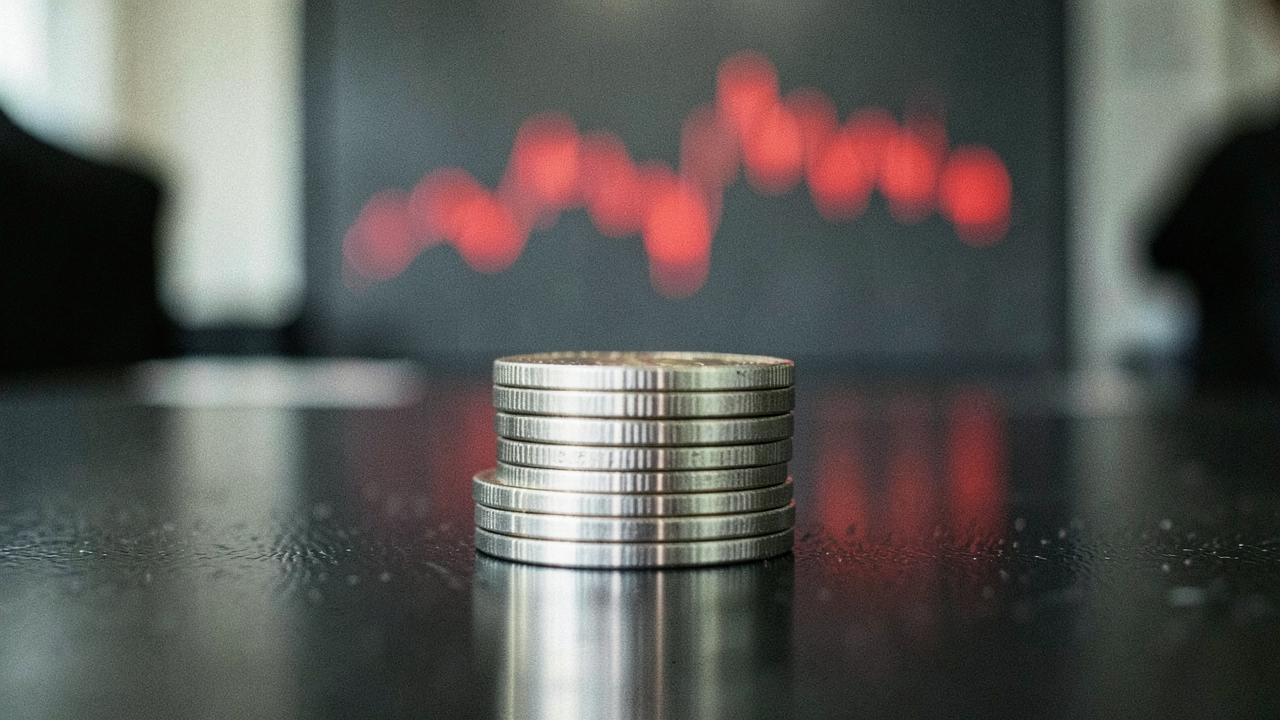 Binance zmrazila vyše 2,5 mld. USD a tvrdí, že klienti sú v bezpečí; trh oslabil