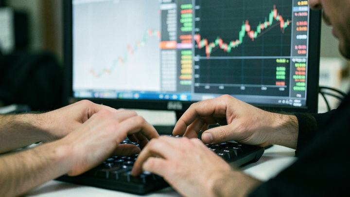 Meta je viac ako 30 % pod 52-týždňovým maximom, CNBC skúma opčnú stratégiu počas súdneho procesu štátov
