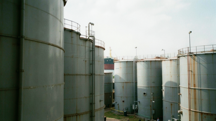 Brent stúpol na 101,84 dolára za barel po údere USA na iránske tankery