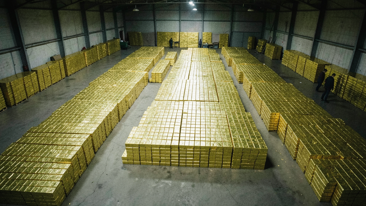 Predstavitelia Fedu naznačili ďalšie sprísňovanie, zlato kleslo pod 4330 USD