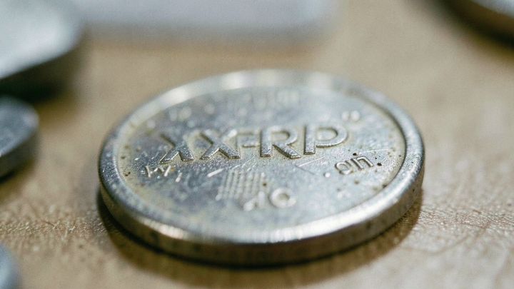 XRP vzrástol o 6,93 %, denný graf ale stále nesie medvedí death cross