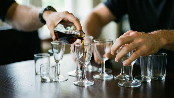 V roku 2025 pilo alkohol denne 4,8 % obyvateľov EÚ vo veku 16 rokov a viac, ukazuje Eurostat