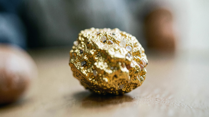 Aura Minerals získala syndikovaný úver 200 mil. USD, akcie napriek tomu klesli o 2,4 %