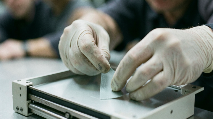 Zahraničné investície v Číne klesli o 4,3 %, do špičkových technológií vzrástli