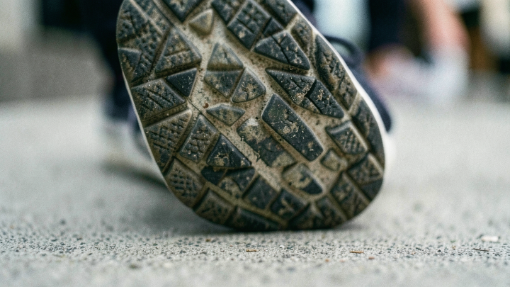 Nike pred výsledkami: Čína klesla o 12 %, akcie od začiatku roka stratili viac ako 40 %
