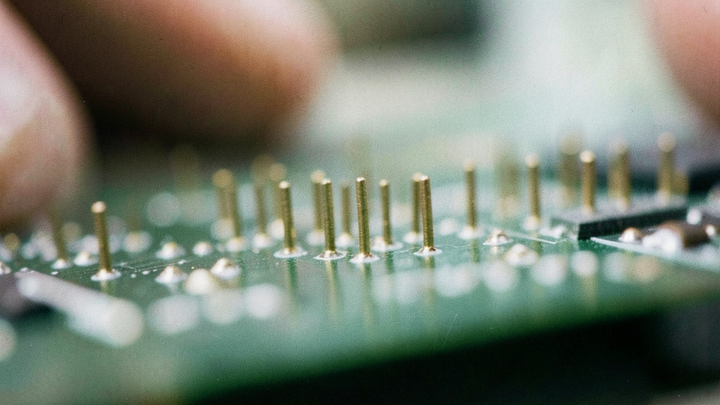 Maďarský priemysel zrýchlil na 8,7 %, rast ťahajú len autá a elektronika