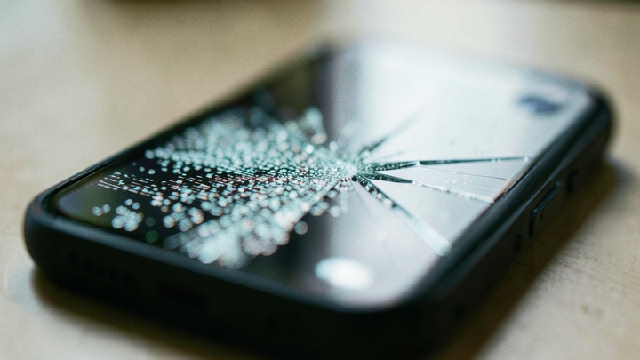 Trh so smartfónmi klesol o 20 %, predaj Samsungu o 3 %