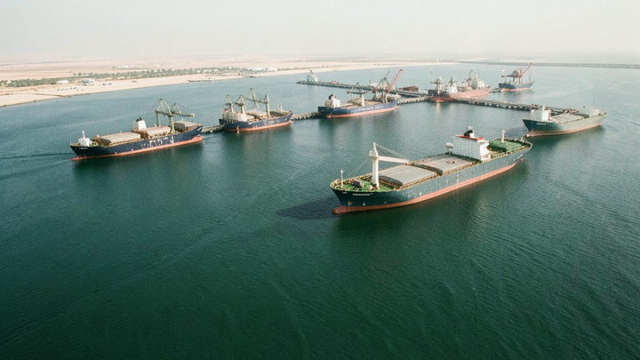 QatarEnergy chystá North Field East, prepravy cez Hormuz sú približne 75 % pod februárom