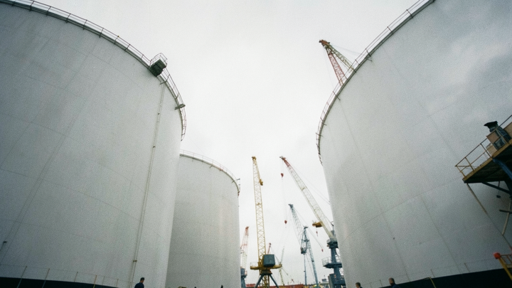 Hormuz vyradil pätinu LNG: plyn zdražel menej, než naznačujú vzorce, zásobníky zaostávajú